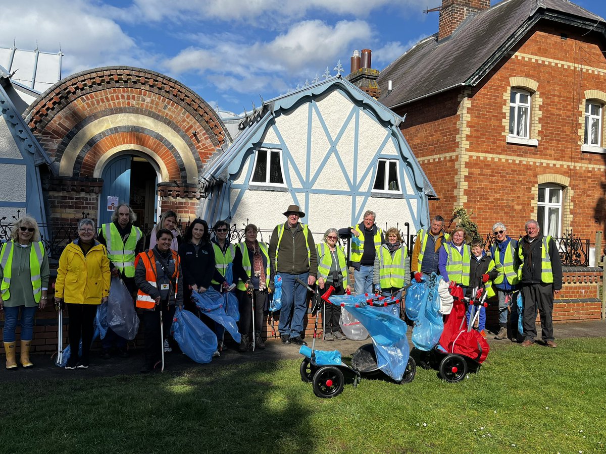 Members of <a href="/MalvernHills_DC/">Malvern Hills DC</a> Community Services joined the Keep Tenbury Tidy group for their #GBSpringCkean lots of litter collected! Great work! <a href="/KeepBritainTidy/">Keep Britain Tidy</a>