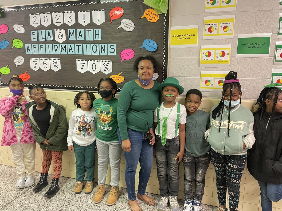LIT4LifePCPS's tweet photo. Shamrock Friday! @CSCougars @jkelley3778 @SheilaMosby5 https://t.co/OnIJkFYkmG