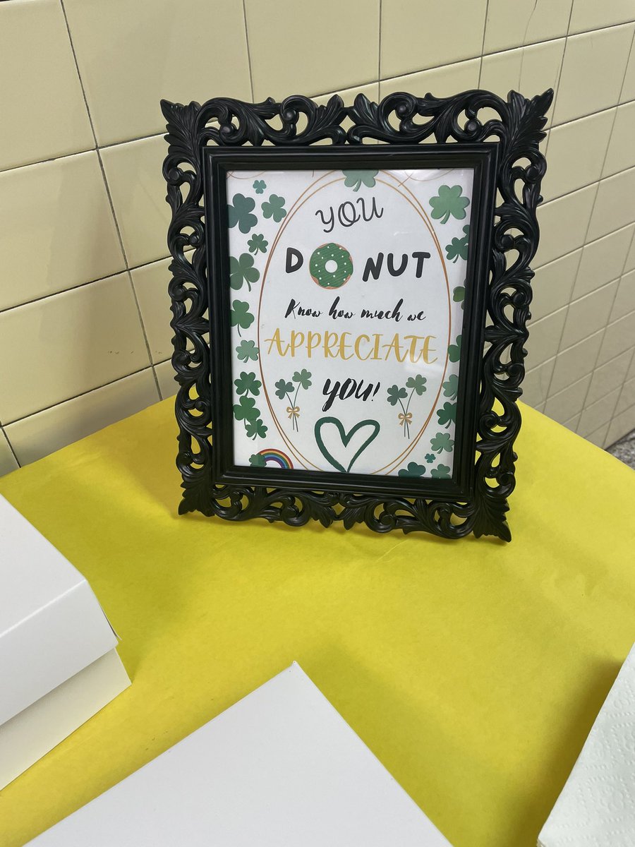 LIT4LifePCPS's tweet photo. Shamrock Friday! @CSCougars @jkelley3778 @SheilaMosby5 https://t.co/OnIJkFYkmG