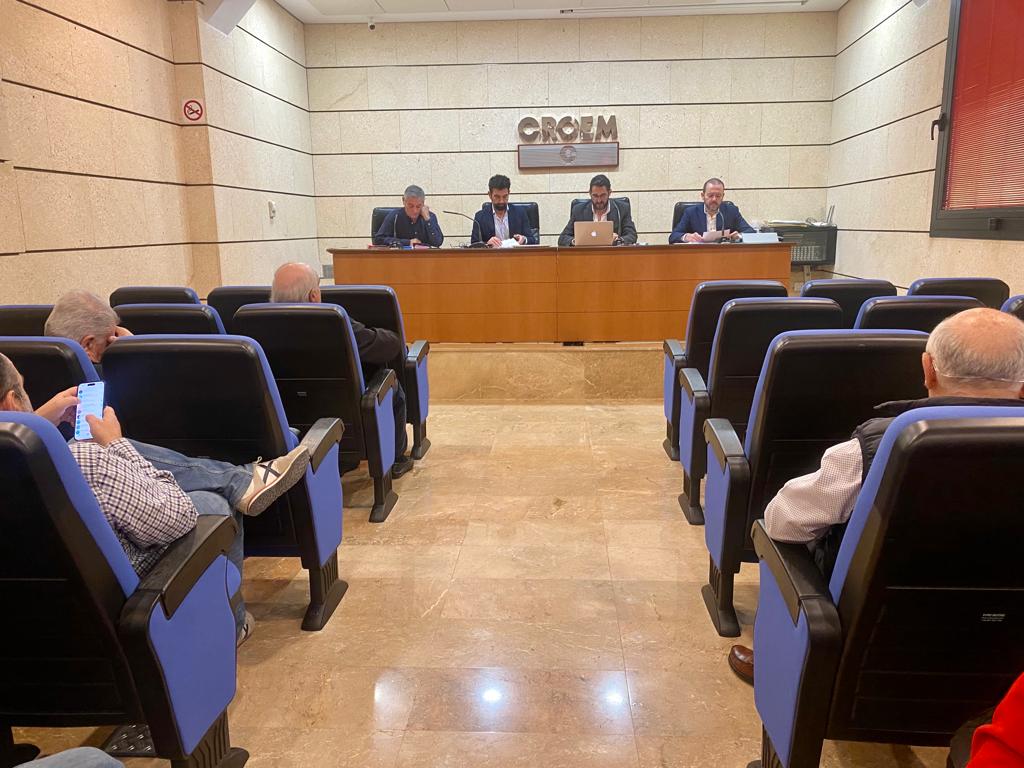 Apromur_'s tweet photo. Asamblea de asociados de #Apromur en la que Lola Moreno (@LolaMoreno76 ) de @GrupodeMediosTV se ha incorporado a la Junta directiva de la Asociación de Empresarios de Producción Audiovisual de la Región de Murcia ¡Seguimos sumando! 🎦
#audiovisual #regiondemurcia #industria https://t.co/WEEUynUjwU