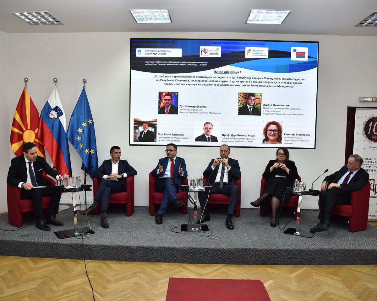 FatmirBesimi's tweet photo. One of our priorities is investing in human capital. We remain committed to the 🇪🇺 perspective, thus we continue to further harmonize the education, health &amp; social protection policies with those of #EU.
Panel discussion organised by @SLOinMK, #DSMS &amp; #EconomicChamber of 🇲🇰. https://t.co/NivyGwj2Ju