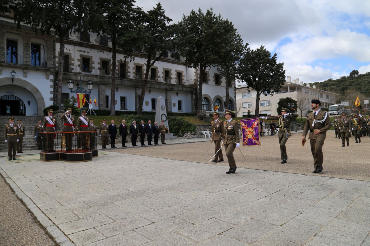 EjercitoTierra's tweet photo. ¡Hoy es un día especial para la XXVIII Promoción de la Academia General Militar,155 del Arma de Ingenieros! Se cumplen 50 años de su egreso de la Academia de #Ingenieros. Cincuenta años de servicio a España.
Nuestro reconocimiento y agradecimiento por transmitirnos los valores esenciales de la milicia. #SomostuEjército 🇪🇸