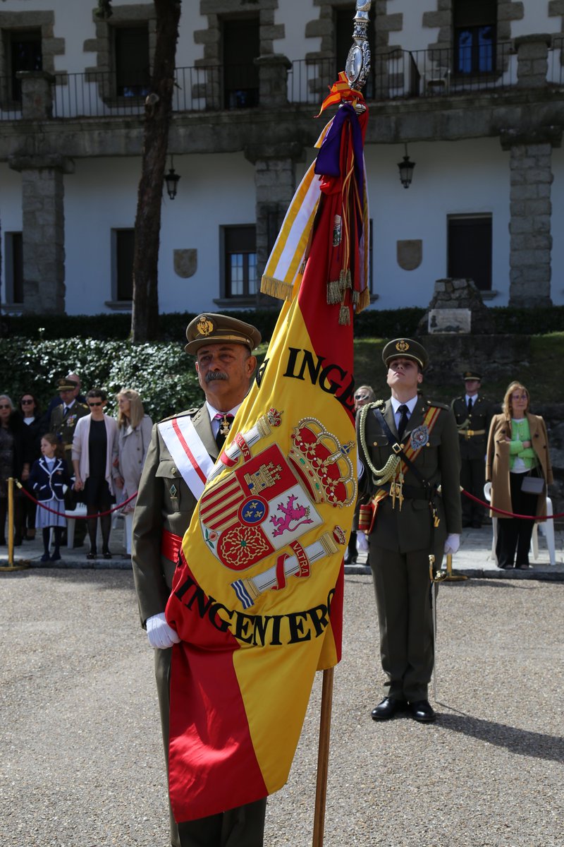 EjercitoTierra's tweet photo. ¡Hoy es un día especial para la XXVIII Promoción de la Academia General Militar,155 del Arma de Ingenieros! Se cumplen 50 años de su egreso de la Academia de #Ingenieros. Cincuenta años de servicio a España.
Nuestro reconocimiento y agradecimiento por transmitirnos los valores esenciales de la milicia. #SomostuEjército 🇪🇸