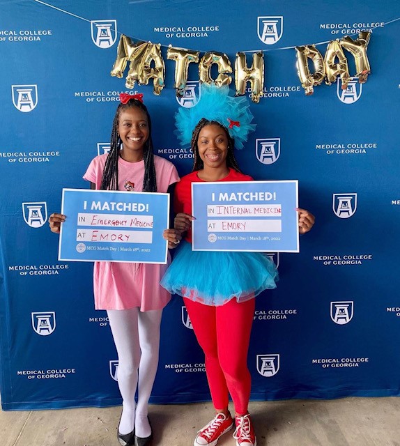 EmoryDeptofMed's tweet photo. #MatchDay23 is finally here! Congrats to all of those who matched. We are so excited and can't wait to welcome our new interns this summer! Be sure tag us and use #EmoryIMMatch as you celebrate and we will share your content! 🔗https://t.co/HrMUptorb0
(Pictures from #MatchDay22) https://t.co/loEJoIe5jV
