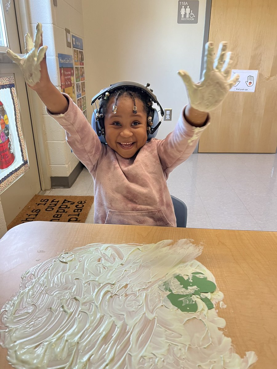 AlexaGMoreland's tweet photo. So much fun on Fun Friday! We had fun finding shamrocks and coins in our green shaving cream for sensory play. @RiverbankElem @LexingtonTwo 

Happy St. Patrick’s Day! 🍀 #3k https://t.co/fz2pwqlp1F