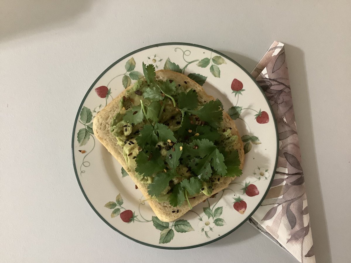 HereAlternative's tweet photo. #vegan #didyouknow #Cilantro is the Spanish name for coriander? Researchers have found that cilantro may provide health benefits in the form of reducing the risk of heart disease, diabetes, obesity, and seizure severity. It’s a natural #chelator for toxic metals. So eat away! https://t.co/qEwWrVoMnx