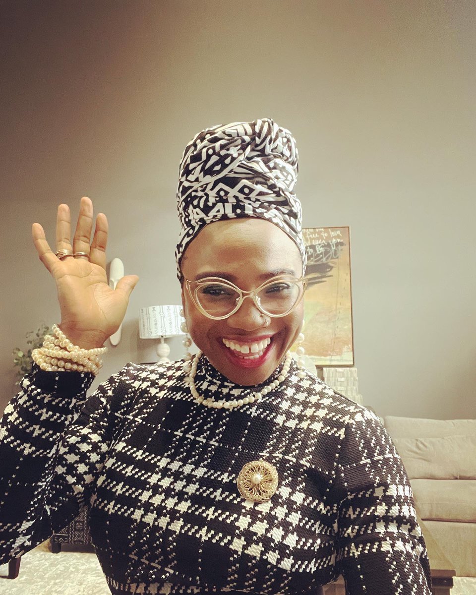 innodim's tweet photo. It’s #Match2023 🥳🎉🍾 CONGRATULATIONS!!!!
I’m so excited to be one of the faculty handing out the envelopes of good news! 

And to those who didn’t match, I celebrate you winners too because you got this far &amp; you can’t stop now! You won’t stop now! We gotchu!!!✊🏾🎉 #MedTwitter https://t.co/bKxcuPsBfA