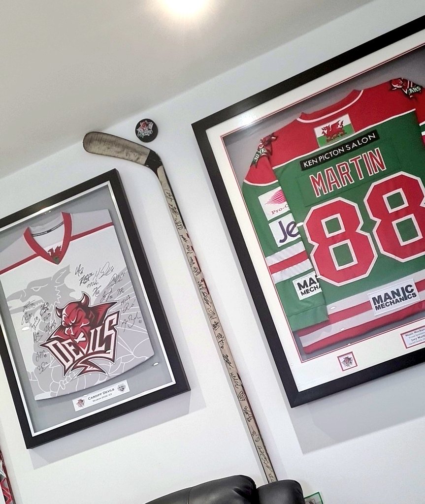 Dropped the car off for an MOT @Manic_Mechanics in Newport and couldn't help but notice some familiar artwork...