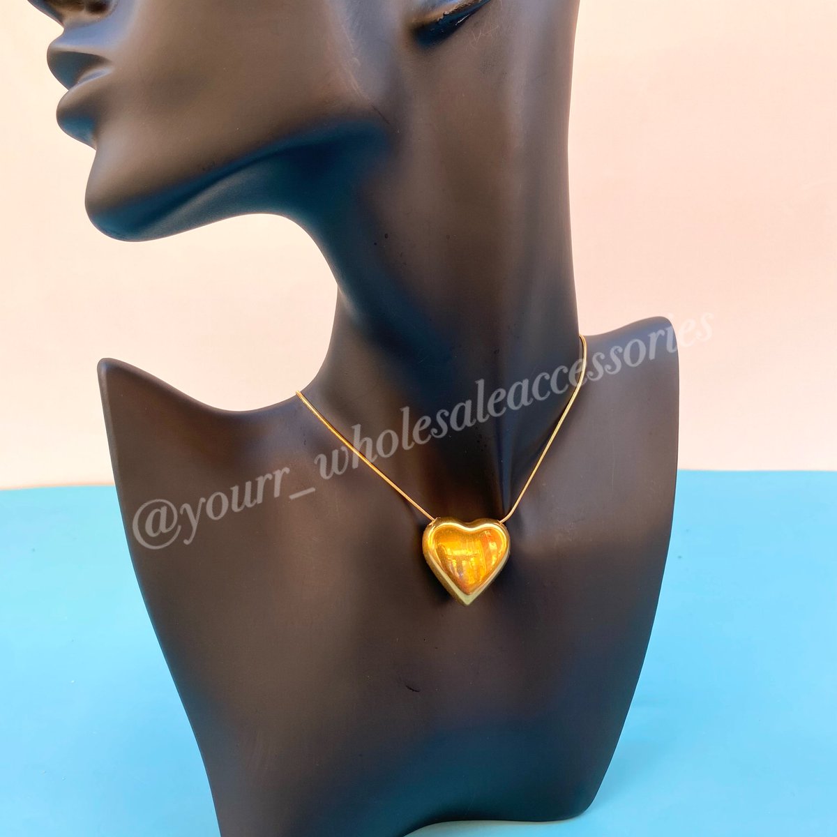 A perfect gift to remind her that you love her! 💫 ||PRICE|| 4,500 NGN 

•Length-18 inches(Adjustable)
•Material-Stainless Steel 
•Non-Tarnish 
•Color- Gold 

||WHOLESALE PRICE|| 3,000 NGN (MOQ- 5 pcs 
#necklacesinlagos #wholesalejewelry #Onlinetradefair