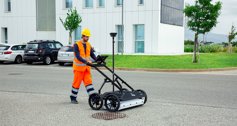 IDS_GeoRadar's tweet photo. The new #StreamDP delivers detailed imaging of underground #utilities and features that are invisible to other solutions. Thanks to #EsT technology, Stream DP provides the best depth penetration and resolution among #GPR solutions. More on: https://t.co/YJK8m4D9sV https://t.co/BH8omc01uu