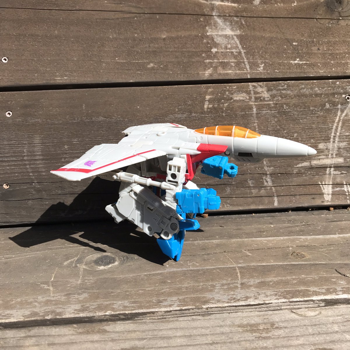 Bobby_Rubio's tweet photo. Heading to the weekend like #Starscream in #GerwalkMode!
Been busy drawing robots. It’s all good, I grew up loving #Transformers and #Robotech so I’m having fun! This is just me messing around in the backyard.
I absolutely adore #Macross
Have a great weekend everybody! https://t.co/rwUctsWBxE