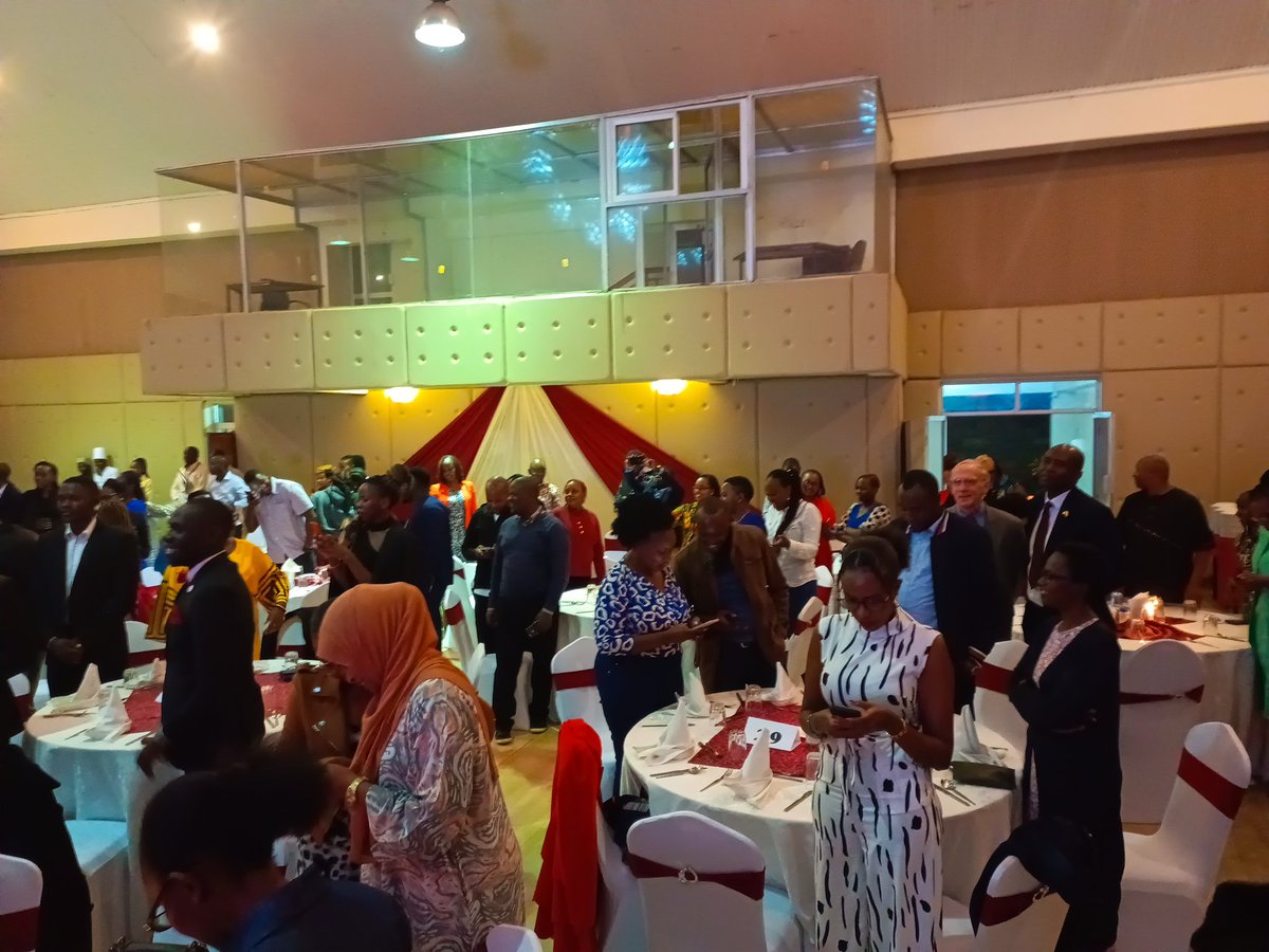 Kevo_Eight's tweet image. Candle lit dinner well organized by @SPUNairobi
@SPUKenya
#SPUALUMNIDINNER 
#Classof2016