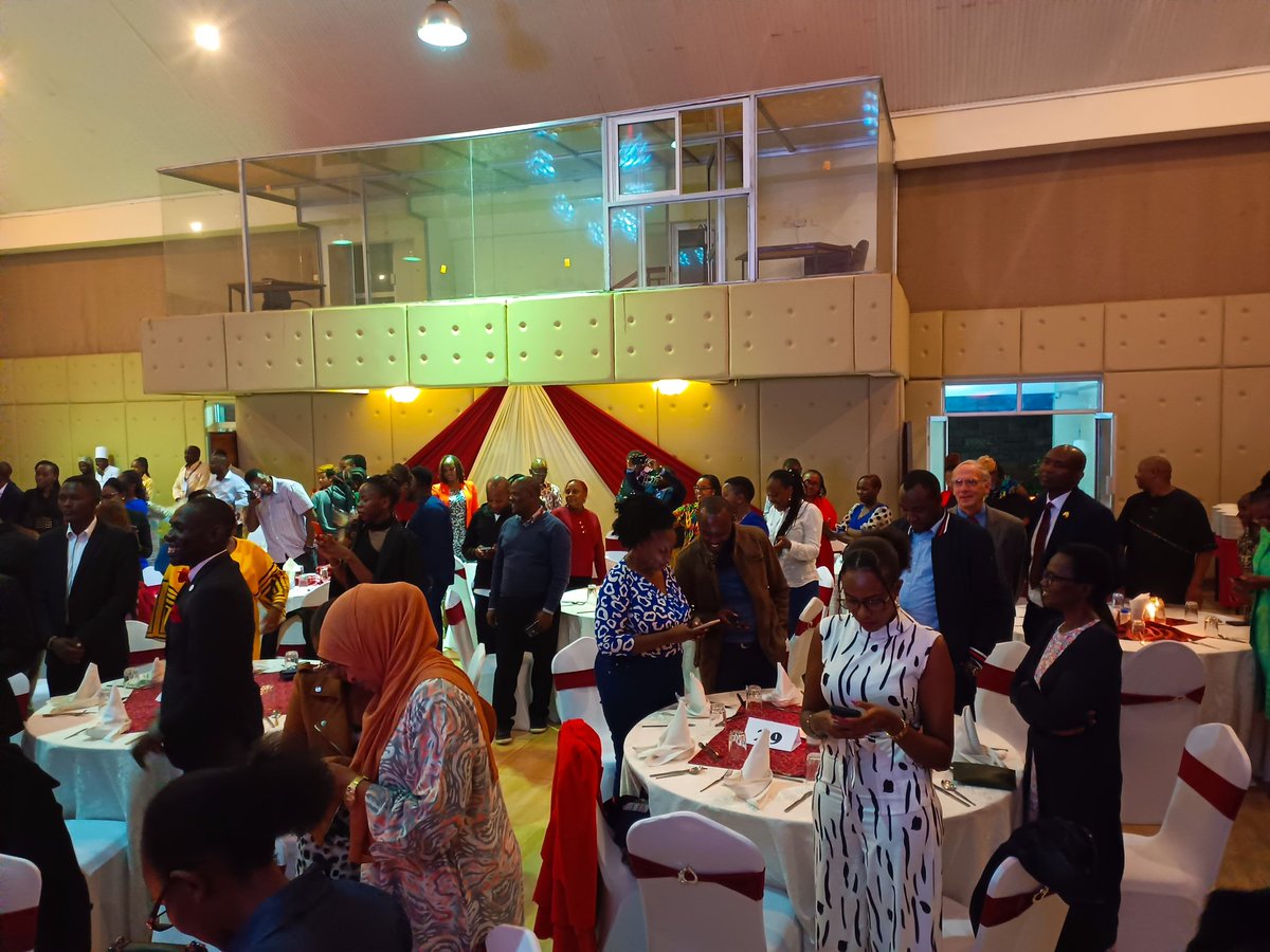 Kevo_Eight's tweet image. Candle lit dinner well organized by @SPUNairobi
@SPUKenya
#SPUALUMNIDINNER 
#Classof2016