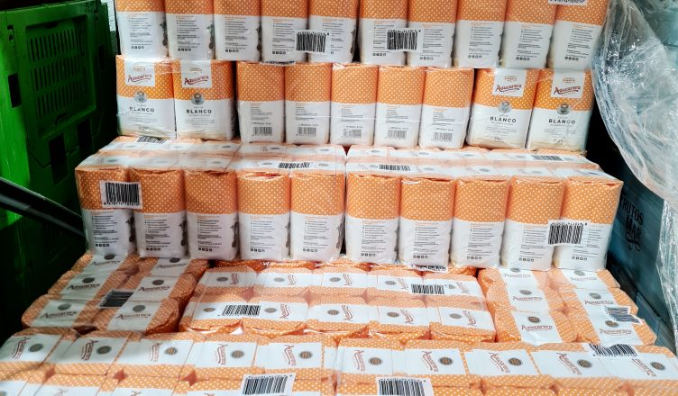 ¿Comerías 35 kg de azúcar al año? Pues déjame decirte que esa es la cifra actual de consumo per capita de los españoles

En el #hilo de hoy, queridos niños y niñas, aprenderemos a ver de dónde viene el TANTÍSIMO AZÚCAR que tomamos y el que, seguro, tomaremos