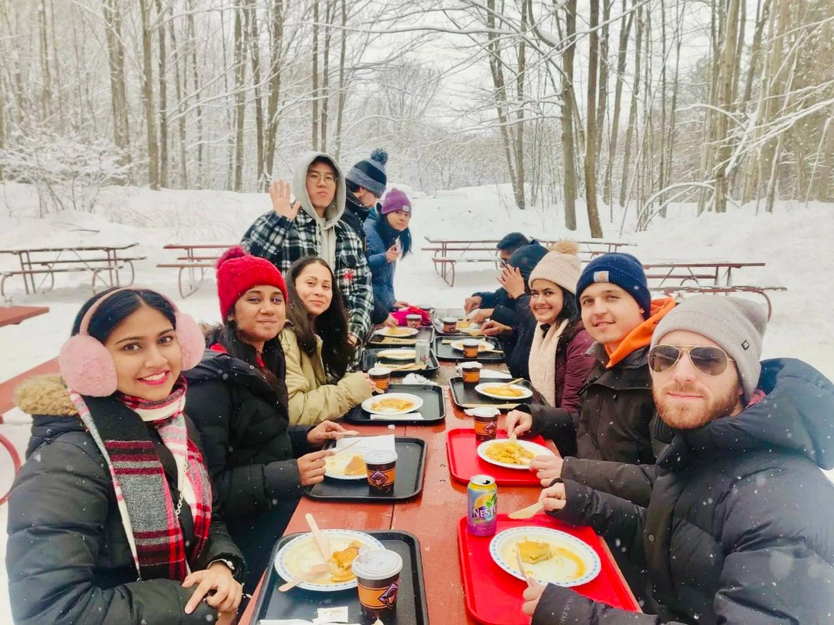SmithQueensMBA's tweet photo. The life of #SmithMBA students is busy, but they still manage to have some fun.
Earlier this month, the Full-time MBA Class of 2024 took a trip to Little Cataraqui Creek Conservation Area (@CataraquiCA) for #MapleMadness.
#LifeAtSmith https://t.co/3S3wynCyDA