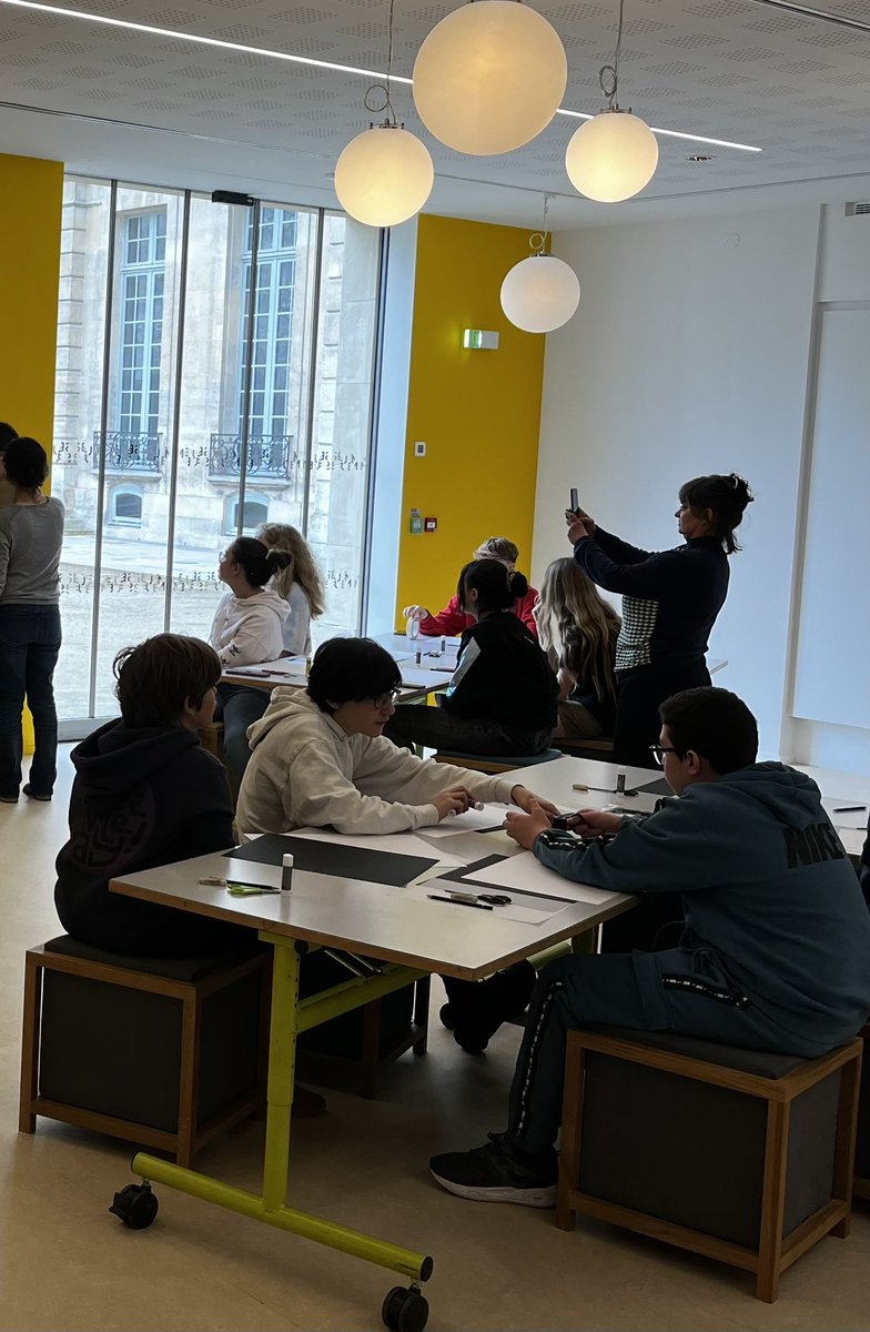 GauchotLaurent's tweet photo. 🔴Phase1 du projet #EAC @RosaCollege.
«Le portrait photographique» 
En partenariat avec la   @MaisonDoisneau @LavoirNumerique et la capsule au Bourget.
Aujourd’hui!  
Visite du musée Picasso, pour se confronter aux œuvres, dans ses dimensions, le lieux d’exposition.
(À suivre…) https://t.co/Eywvgd0g1g