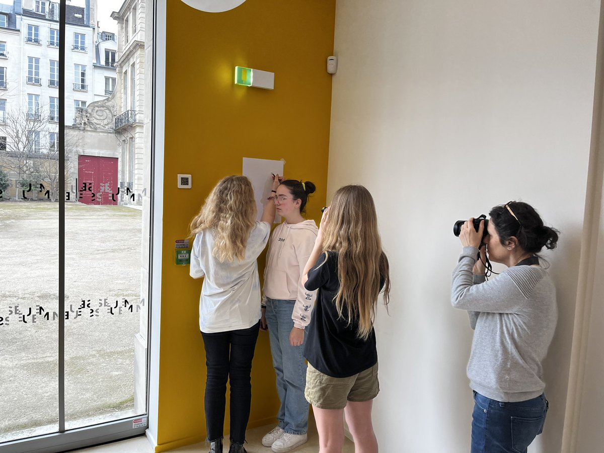 GauchotLaurent's tweet photo. 🔴Phase1 du projet #EAC @RosaCollege.
«Le portrait photographique» 
En partenariat avec la   @MaisonDoisneau @LavoirNumerique et la capsule au Bourget.
Aujourd’hui!  
Visite du musée Picasso, pour se confronter aux œuvres, dans ses dimensions, le lieux d’exposition.
(À suivre…) https://t.co/Eywvgd0g1g