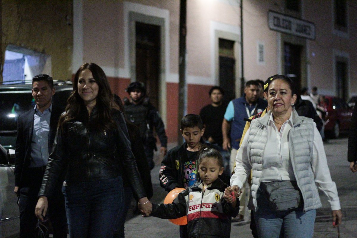 MarthaDelgadoZ's tweet image. Está de vuelta la arrancada ceremonial de la Edición 19 del Rally México en la Explanada de la Alhóndiga de Granaditas.

¡Espectacular!
#RallyMX

#GobiernoMunicipal 
#GuanajuatoCapital 
#PensandoEnGrande