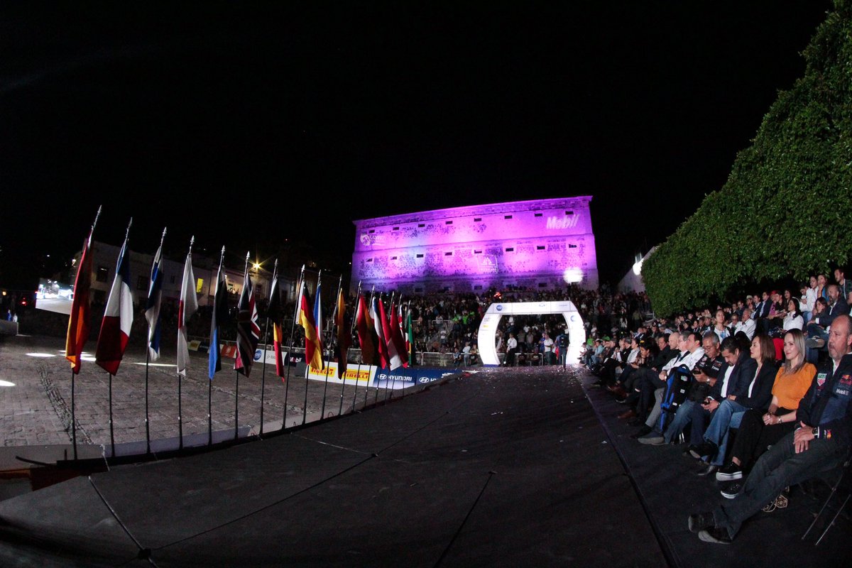 MarthaDelgadoZ's tweet image. Está de vuelta la arrancada ceremonial de la Edición 19 del Rally México en la Explanada de la Alhóndiga de Granaditas.

¡Espectacular!
#RallyMX

#GobiernoMunicipal 
#GuanajuatoCapital 
#PensandoEnGrande