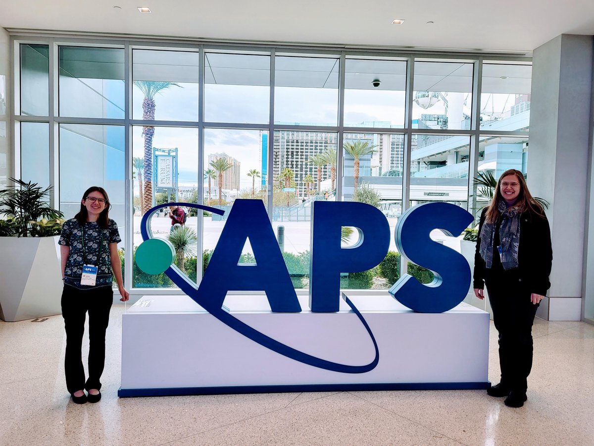 EDG_UCB's tweet photo. PhD student Laura Trees and PI Hannah Stuart presenting at the American Physical Society (APS) March Meeting for the first time. APS had 4 Robotphysics sessions this year! https://t.co/aPzCMFyO57