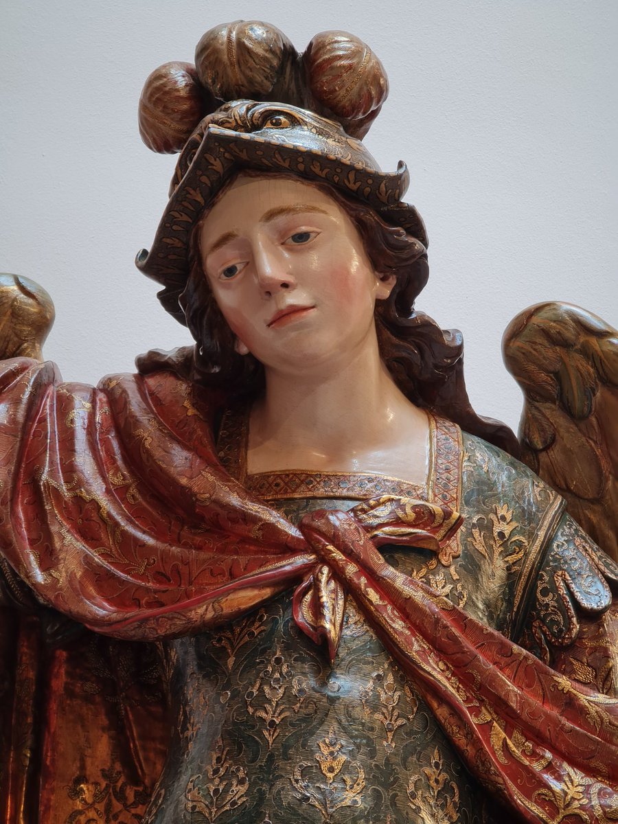 do_restauracion's tweet photo. Hoy se ha inaugurado en el @Ayto_Sevilla la exposición #SevillaFecit23 en la que hemos participado con la imagen de San Miguel Arcángel de @HdadVeraCruzLos.
Gracias al Ministro de Cultura @miqueliceta y a @antoniomunozsev por su interés y colaboración con la @GremioArteSacro. https://t.co/xKkIgZCIBC