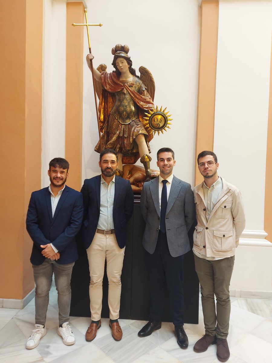 do_restauracion's tweet photo. Hoy se ha inaugurado en el @Ayto_Sevilla la exposición #SevillaFecit23 en la que hemos participado con la imagen de San Miguel Arcángel de @HdadVeraCruzLos.
Gracias al Ministro de Cultura @miqueliceta y a @antoniomunozsev por su interés y colaboración con la @GremioArteSacro. https://t.co/xKkIgZCIBC