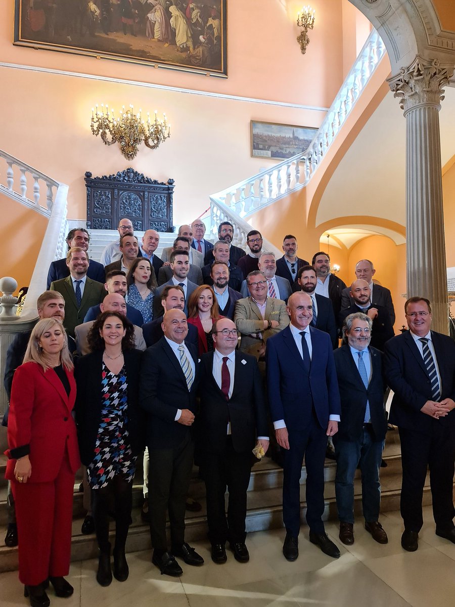do_restauracion's tweet photo. Hoy se ha inaugurado en el @Ayto_Sevilla la exposición #SevillaFecit23 en la que hemos participado con la imagen de San Miguel Arcángel de @HdadVeraCruzLos.
Gracias al Ministro de Cultura @miqueliceta y a @antoniomunozsev por su interés y colaboración con la @GremioArteSacro. https://t.co/xKkIgZCIBC