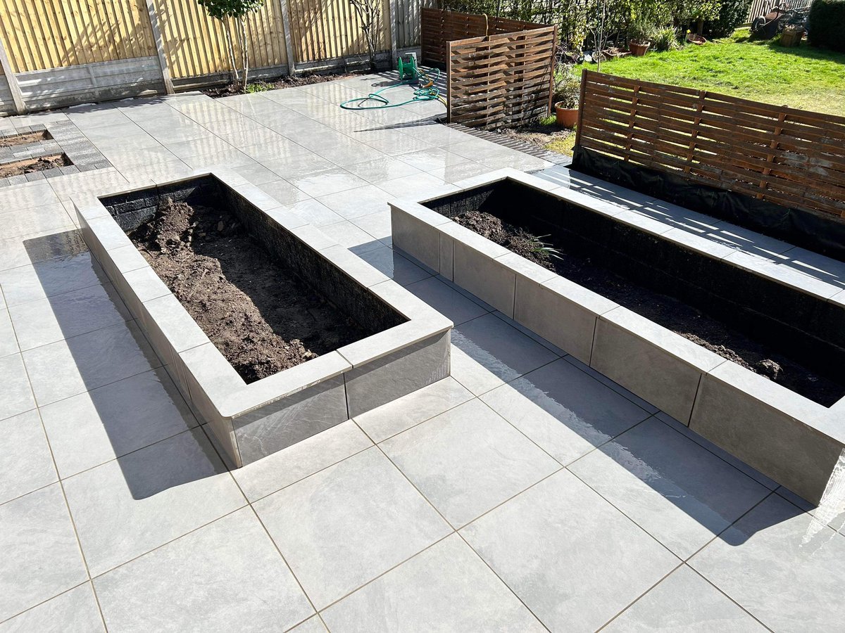 Our latest project all cleaned and ready for green house and the soil for the planting beds marshalls porcelain jointed with flowpoint fine <a href="/tippersbm/">Tippers</a> <a href="/Ultrascape_UK/">UltraScape</a> @MarshallsGroup @MarshallsReg #landscaping