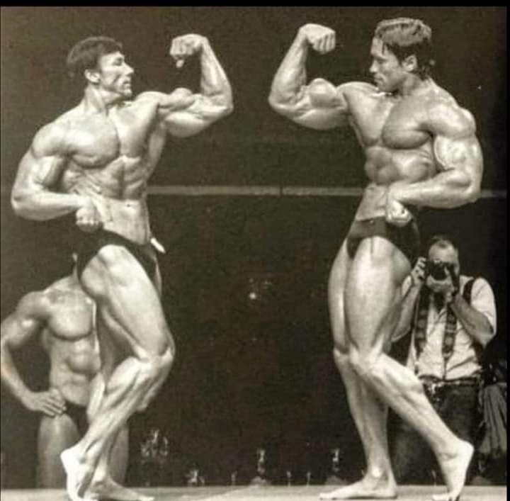 MuscleMecca1's tweet photo. Boyer Coe Vs. Arnold! Who wins this one???
https://t.co/hVpdtZ6KLH
 #lobforever #bodybuilding #bodybuilder #gymlife #gains #oldschoolbodybuilding #mrolympia #Dorian #ronniecoleman #flexwheeler #ifbb #ifbbpro #Arnold #BoyerCoe https://t.co/aq7KRJFf2m