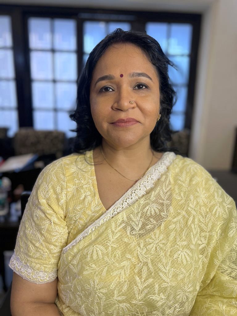 IrslaMumbai's tweet photo. IRSLA Mumbai organised a fun filled and informative Makeup Workshop for its members as part of their Women’s Day celebration and providing platform for our in-house talent. The workshop titled ‘Everyday You’, was presented by RitikaCheema, a HMUA by profession. https://t.co/la0wfk13l4
