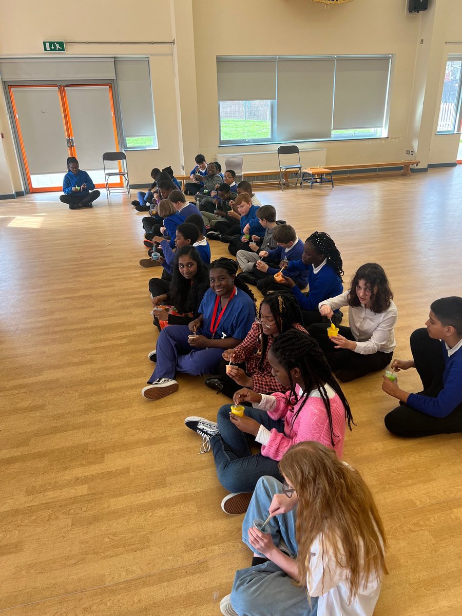 Enjoying an exciting science workshop this afternoon <a href="/ScienceFoxfield/">science<a href="/foxfield/">FoxfieldPrimary</a></a> @foxfield