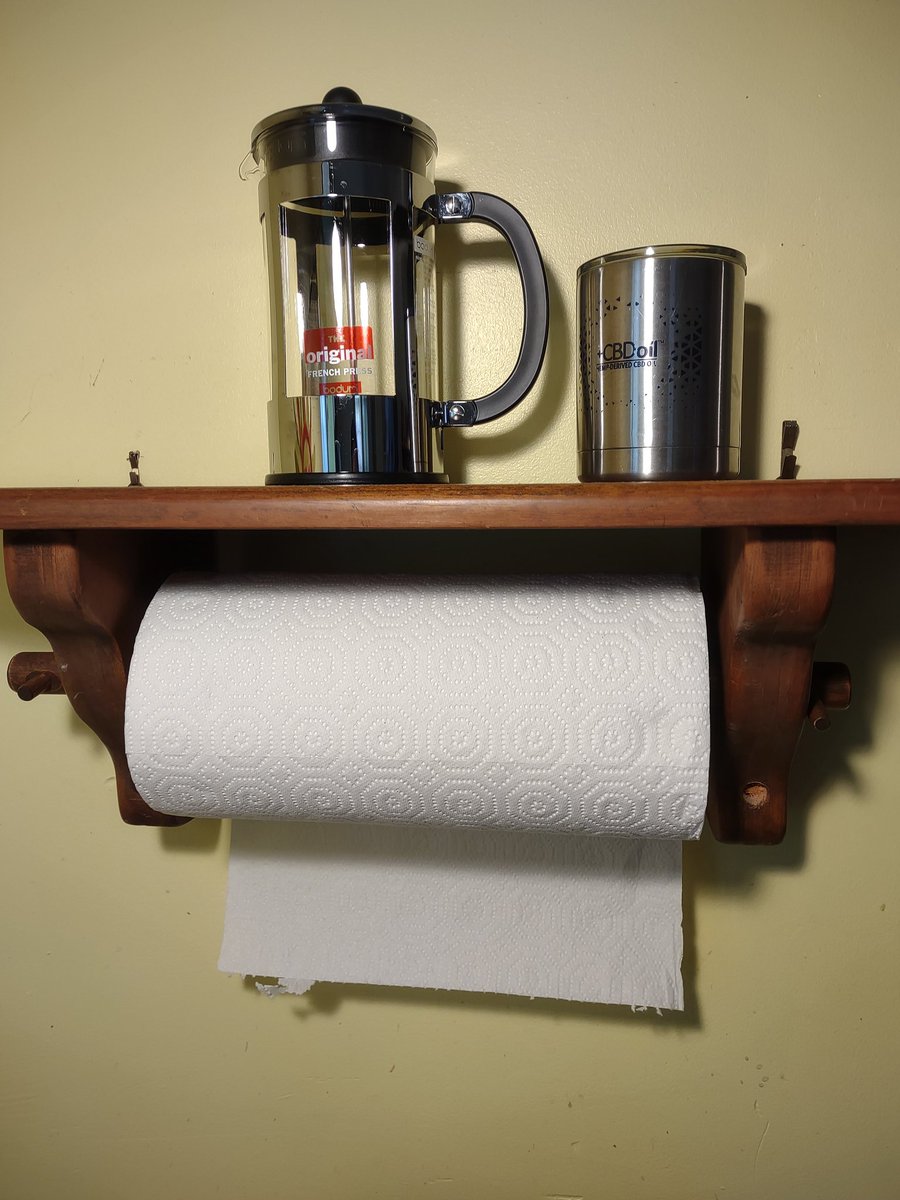 BigchrisCooks's tweet photo. Did I put the paper towels in the right way? It has never mattered enough to me to go one way or the other. #paperroll https://t.co/UXwSjHRoSb