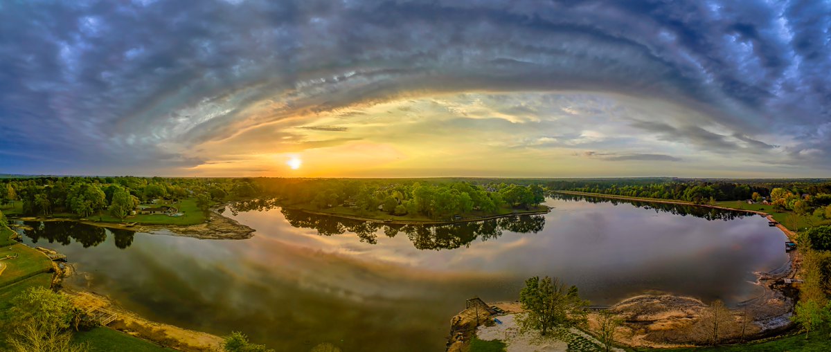 @MargaretOrr Nice pastel #sunrise this morning as the storms approach from the northwest this St. Patrick's day - 3.17.23 #southmississippi #dronephotography #hdr #DroneHour #ThePhotoHour #StormHour