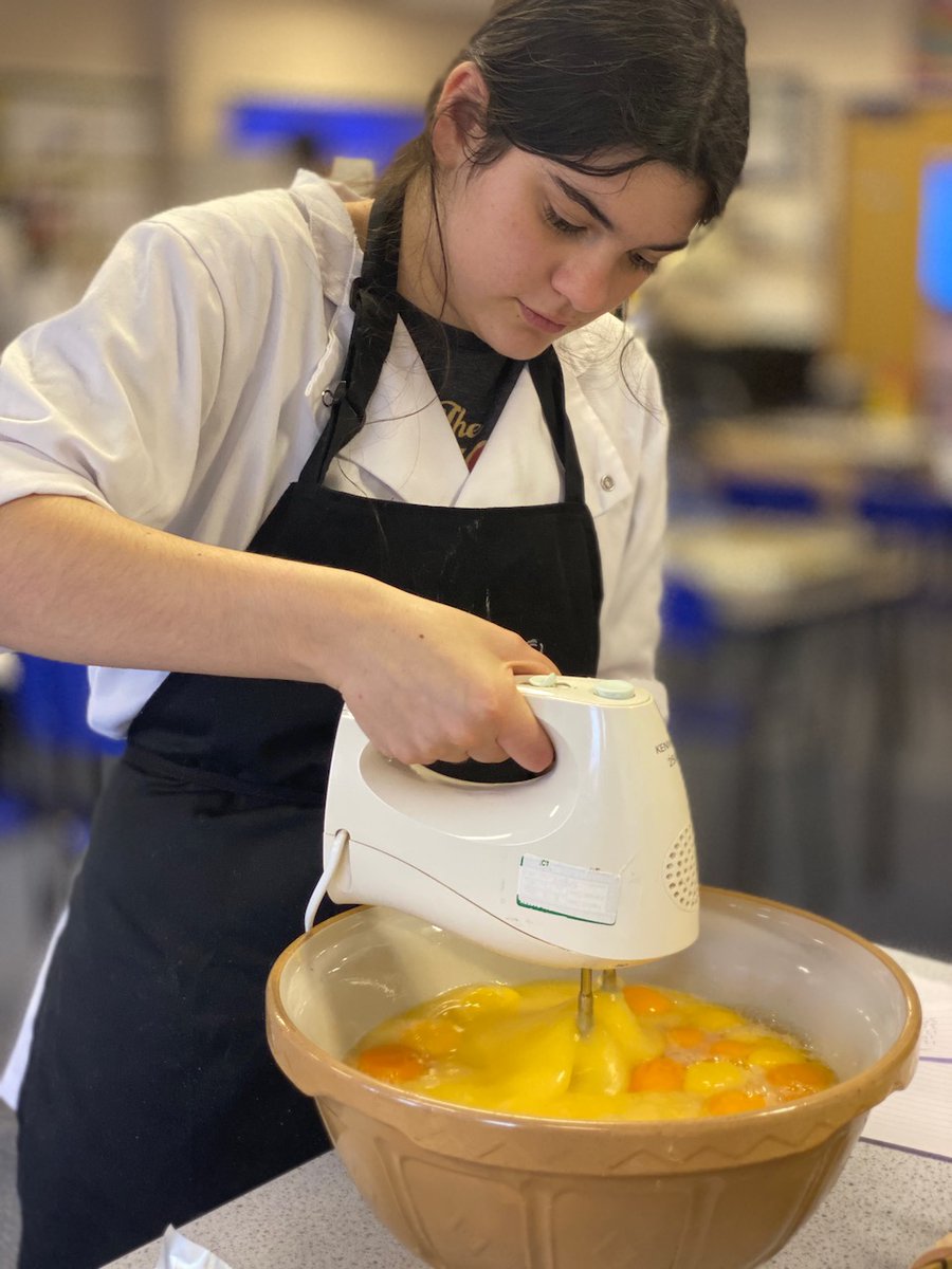 sjhsnewport's tweet photo. What a wonderful night...! Yr 10 &amp; 11 Chef's Academy School graduated with flying colours last night. Parents/carers/staff were treated to canapé's, a 3-course menu designed by the pupils and even handmade truffles!
Thank you to Chef Carl and the Chartwell's and Compass teams. https://t.co/toJD7MEG8s