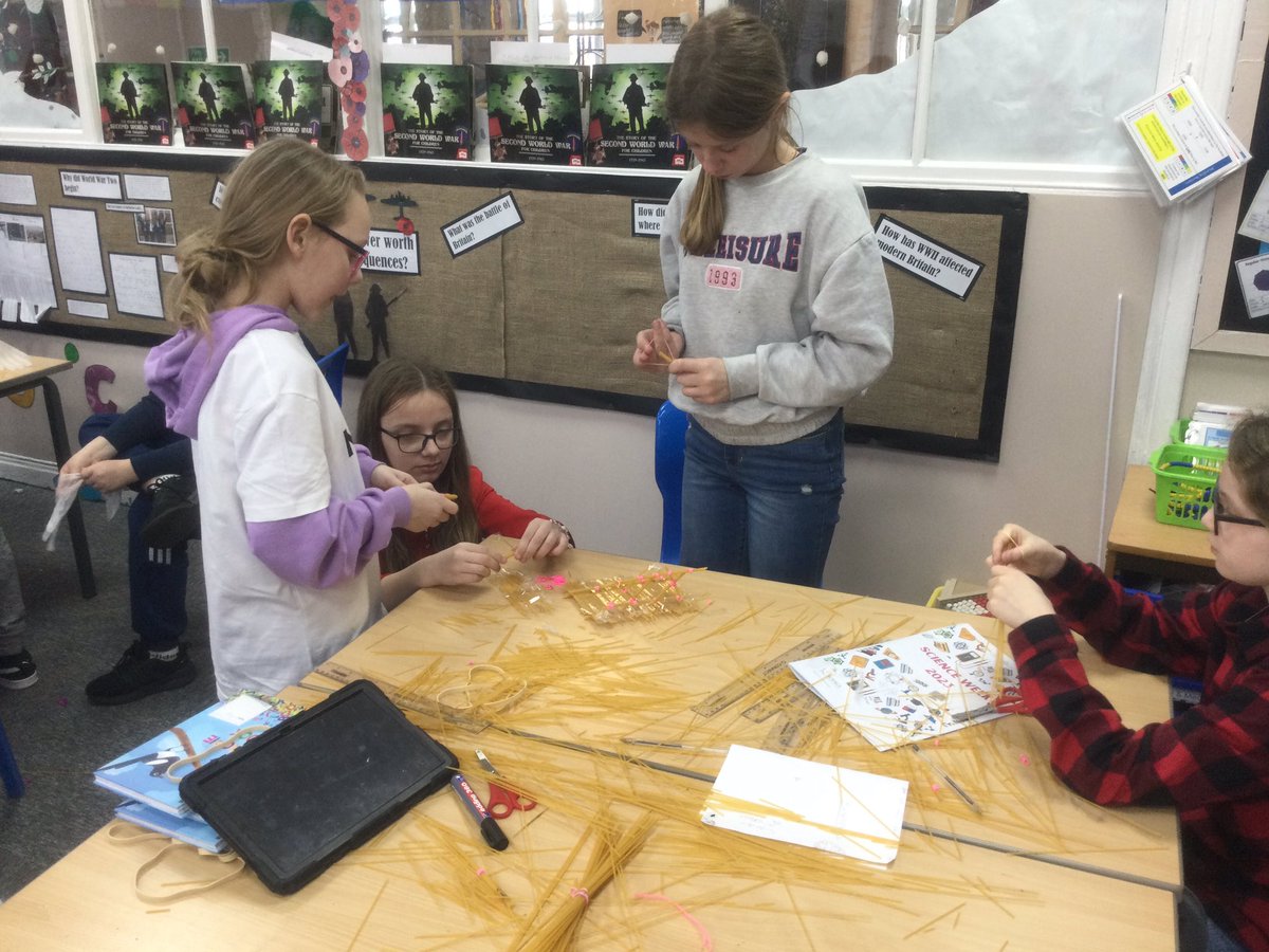 DeltaHighfields's tweet photo. After a week of testing, Antarctica class are enjoying a science day today in celebration of science week. The alien hand experiment has been a favourite! (Part 1) @DeltaTrust_Org #DeltaScienceWeek https://t.co/zKTwerWue0