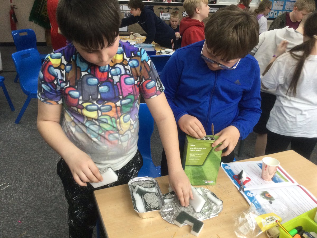 DeltaHighfields's tweet photo. After a week of testing, Antarctica class are enjoying a science day today in celebration of science week. The alien hand experiment has been a favourite! (Part 1) @DeltaTrust_Org #DeltaScienceWeek https://t.co/zKTwerWue0