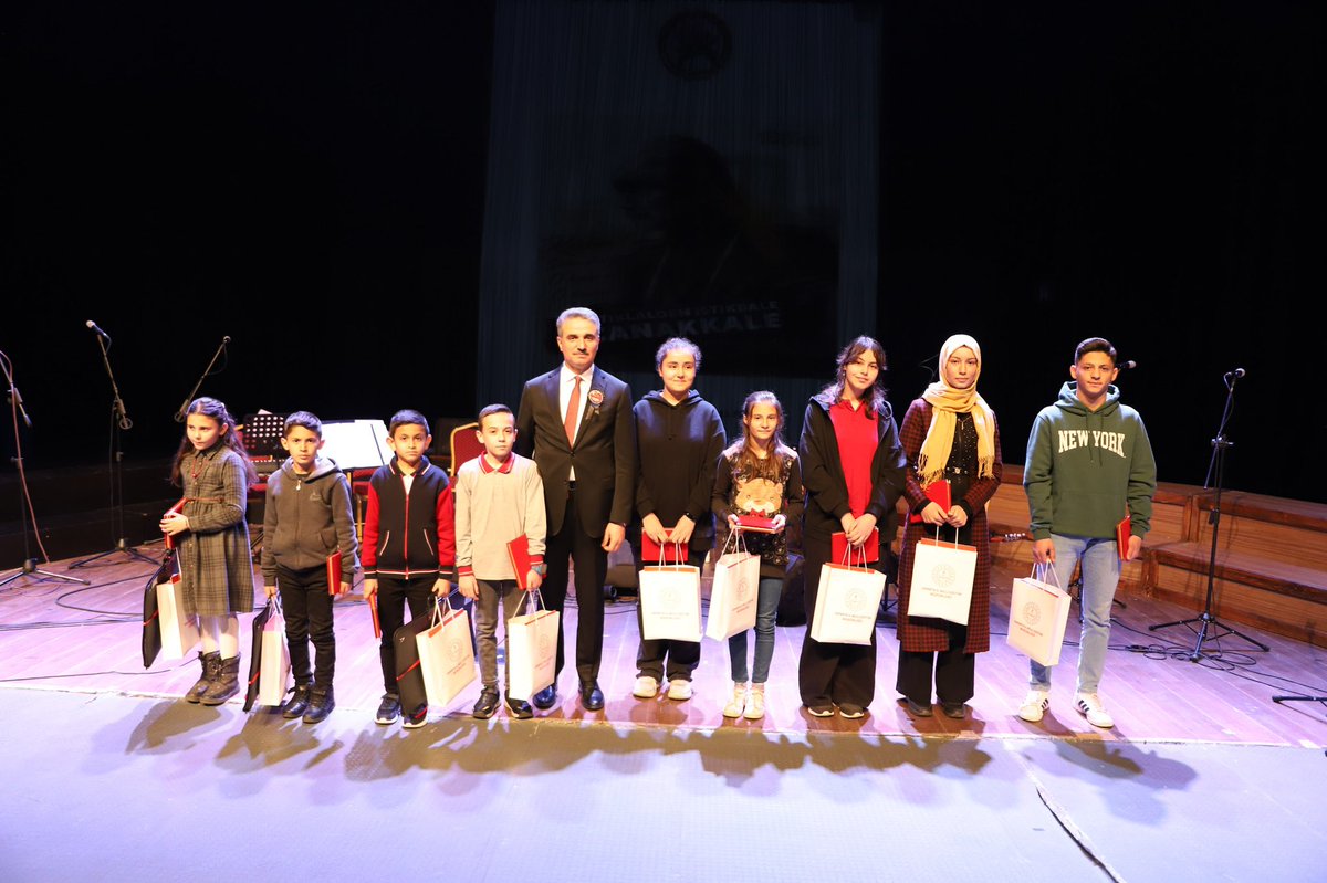 Isparta İl Millî Eğitim Müdürlüğü (@ispartamem) on Twitter photo 18 Mart Çanakkale Zaferi ve Şehitleri Anma Günü Etkinlikleri kapsamında ITKM’de Hızırbey Ortaokulu Öğretmen ve Öğrencileri tarafından hazırlanan Özel Anma Programı Vali Sayın Aydın Baruş, protokol üyeleri ve halkın yoğun katılımıyla gerçekleştirildi.
<a href="/tcmeb/">Millî Eğitim Bakanlığı</a> <a href="/ErhanBaydur1/">Erhan Baydur</a> 18 Mart Çanakkale Zaferi ve Şehitleri Anma Günü Etkinlikleri kapsamında ITKM’de Hızırbey Ortaokulu Öğretmen ve Öğrencileri tarafından hazırlanan Özel Anma Programı Vali Sayın Aydın Baruş, protokol üyeleri ve halkın yoğun katılımıyla gerçekleştirildi.
<a href="/tcmeb/">Millî Eğitim Bakanlığı</a> <a href="/ErhanBaydur1/">Erhan Baydur</a>
