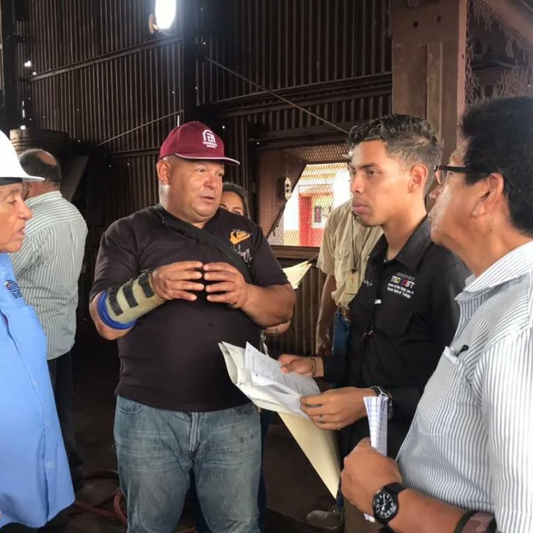 #Noticia Con recursos propios y el valioso conocimiento del CPTT de Ferrocarril, fue posible la recuperación y puesta en marcha de la Planta de Arenado, para el suministro de arena a flotas de locomotoras que acarrean mineral de hierro #BastaDeImposicionImperial