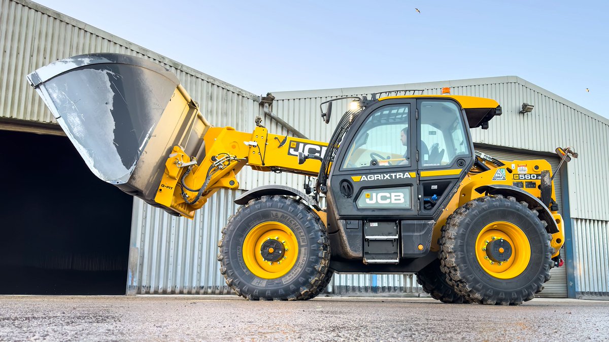 Main character moment. A JCB 560-80 AGRIXTRA Loadall working for Fred Walter &amp; Sons. #JCBmoment
_
Photos by <a href="/ProHorizonUK/">Pro Horizon</a>
