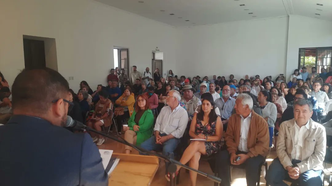 DPPSanFelipe's tweet image. Delegada @mmartinezvicen junto a autoridades regionales y comunales, asiste a ceremonia de constitución de la Asociación Regional de Sistemas de Agua Potable Rural (APRs) de la región de Valparaíso, realizada en la comuna de #SanFelipe.
