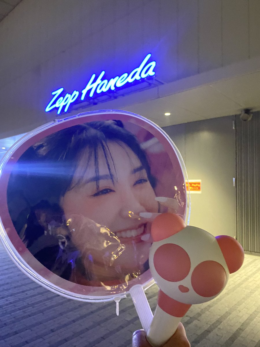ESDSMJ_2835's tweet photo. PANDA歴8年目でやっと初めて会うことが出来ました。
本当に素敵なグループで沢山日本語の曲も聞けて幸せでした！

生Apinkを人生で1回だけでも見る事が出来て嬉しかった！

また会える日を楽しみに待ってます🤍

 #Apink  #에이핑크 https://t.co/xucItTgc01