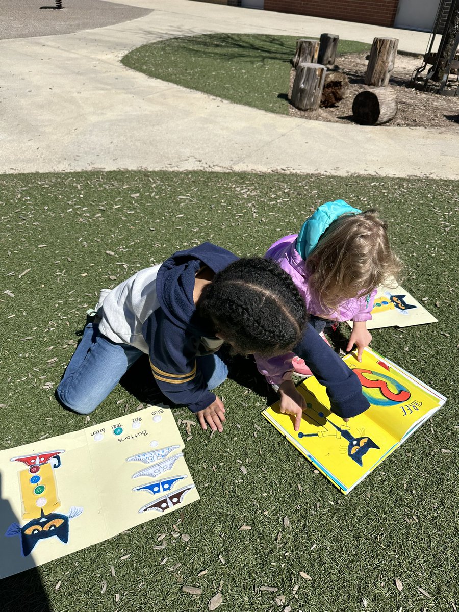 LHEStructuredPK's tweet photo. We will read @thepetethecat anywhere! #SchoolShoes #OnThePreKPlayground #LHECMES #GroovyButtons https://t.co/FRRj0f2PBi