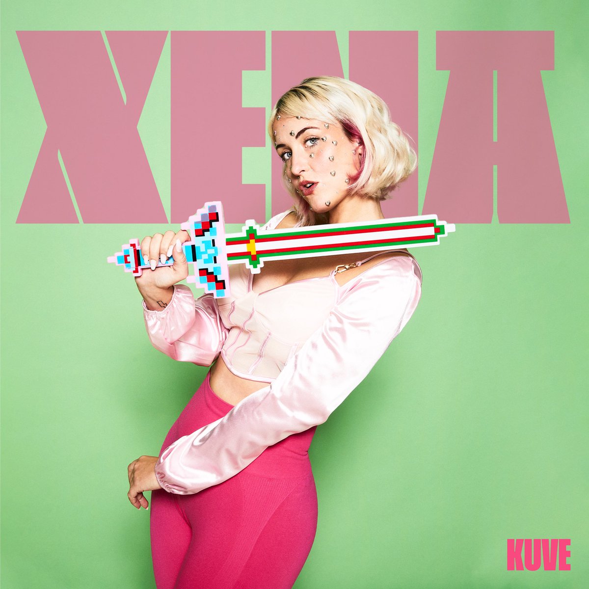 ¡<a href="/soyKuve/">K U V E</a> vuelve a la acción! “Xena”, su nuevo single, ya está disponible en todas las plataformas digitales. ¿Te animas a bailar como una auténtica guerrera? ⚔️ 

Escúchalo aquí 👉 open.spotify.com/album/0dXeBodP…

#SantaCeciliaMusic #Kuve #Xena