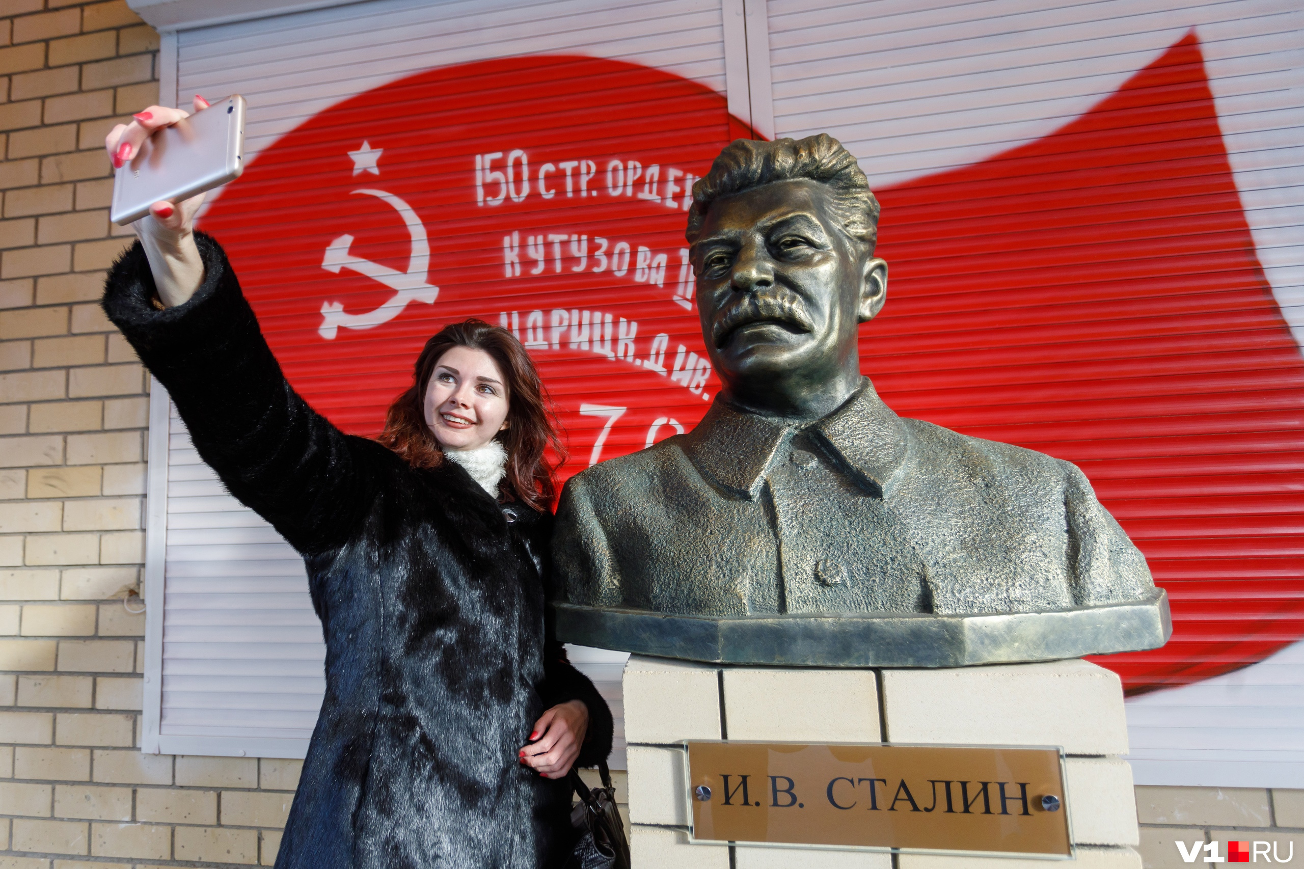 Памятник Сталину открыли в Волгограде