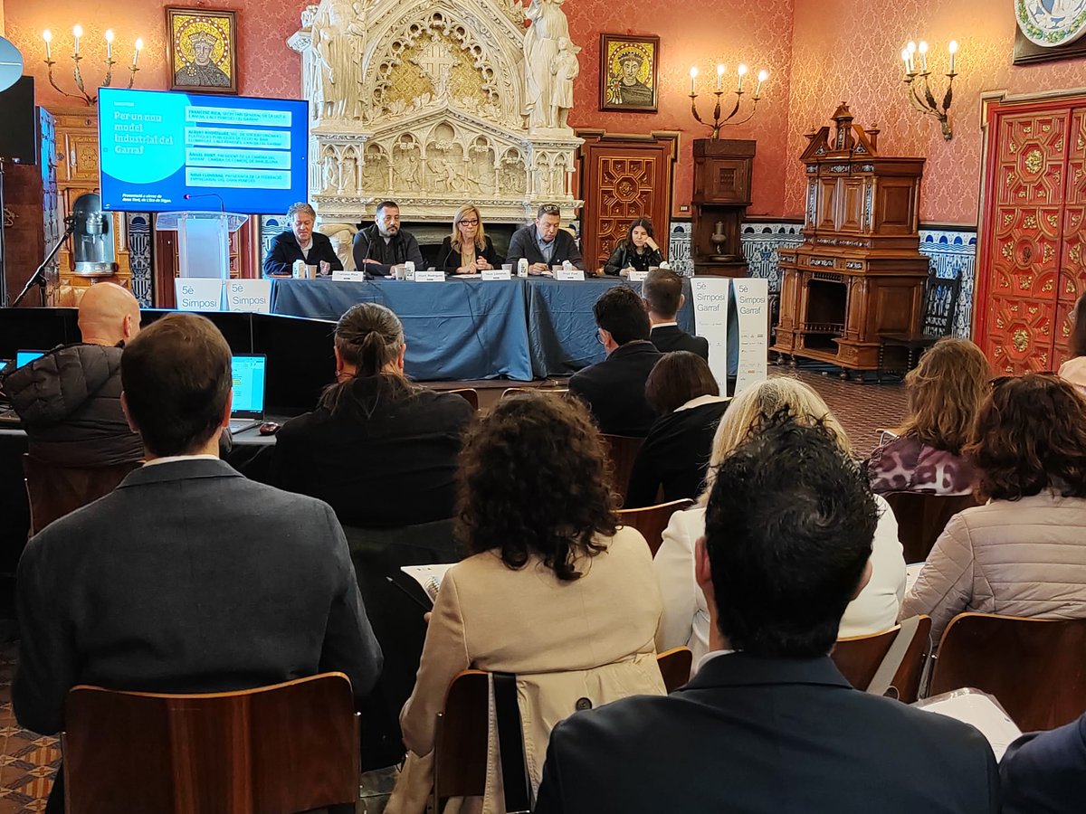 CambraBCN's tweet photo. 📸 Avui hem participat el 5è #SimposiGarraf, 'Estratègies de creixement i projecció de futur al Garraf', que organitza @NodeGarraf, a Sitges.
➡️ S'ha posat en relleu la necessitat d'un procés de reindustrialització per atraure activitat de component tecnològic i consolidar un sector industrial basat en el coneixement.