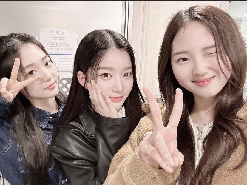 yooyeoo's tweet photo. posh night embrace with pleasurable atmosphere surrounding our presence beneath earthshine that will completed our presence amidst warmest nuances envice. 𓄹 ࣪˖ ˖ ࣪ 𖧷 once again! our broadcast successfully taken, spend our gladness together amidst our broadcast here. 👛  ࣪ ˖ ∿ https://t.co/B7tlBhFm8T