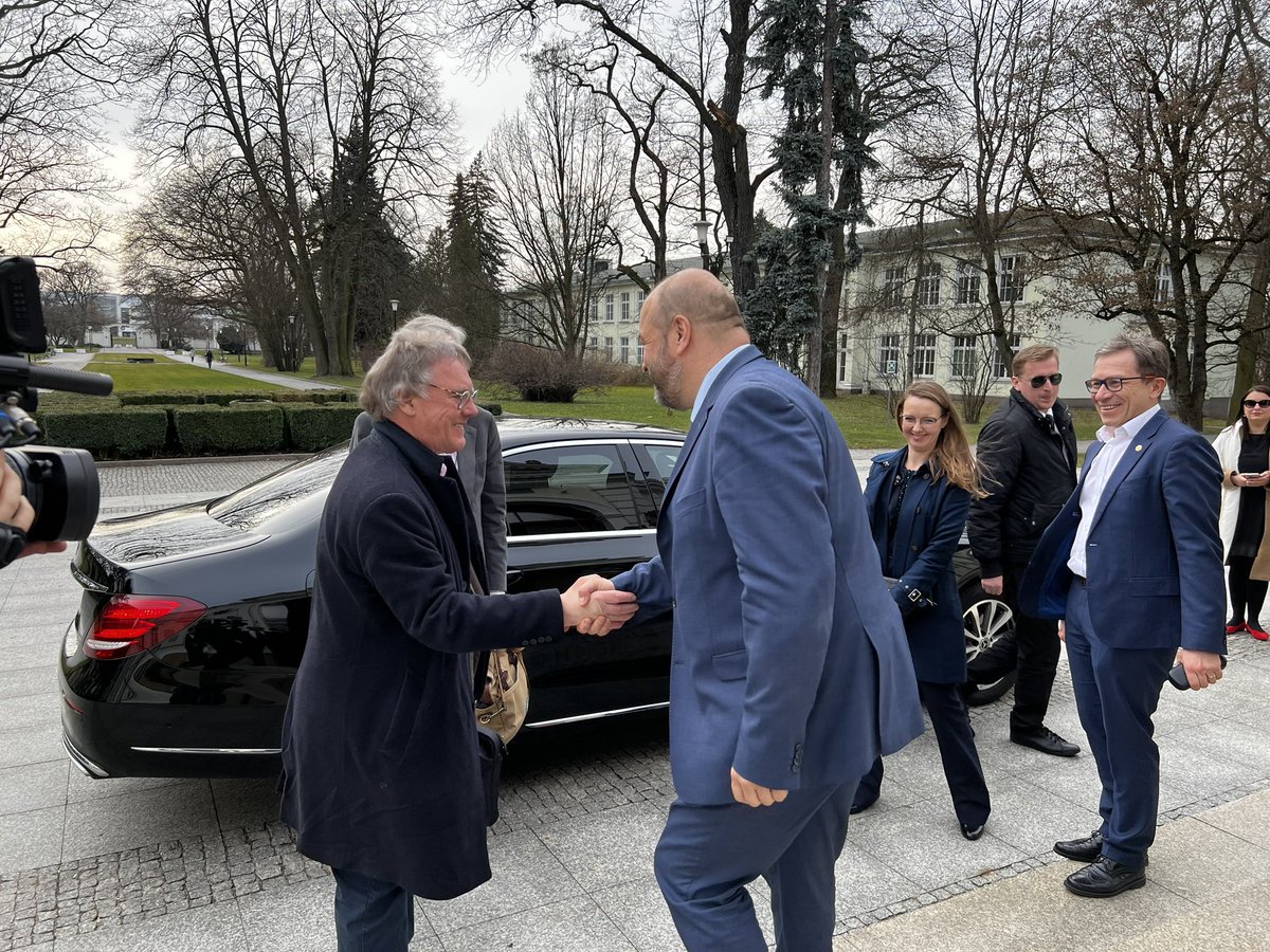 SGGW_Warszawa's tweet photo. Laureat Nagrody Nobla Peter Ratcliffe w @SGGW_Warszawa. Relacja na żywo: https://t.co/ZfxpusXY13 https://t.co/Jr9cZtv3vh