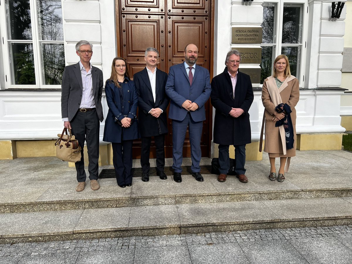 SGGW_Warszawa's tweet photo. Laureat Nagrody Nobla Peter Ratcliffe w @SGGW_Warszawa. Relacja na żywo: https://t.co/ZfxpusXY13 https://t.co/Jr9cZtv3vh