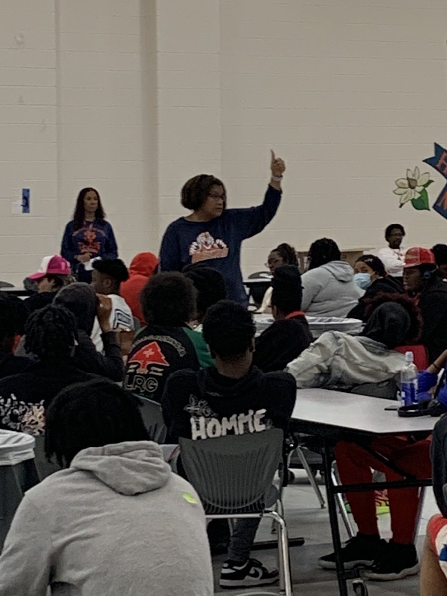 MundysMillHS's tweet photo. Senior meeting to refocus our scholars for the last 35 school days to ensure they finish strong and remain safe through graduation on May 26th. #THEEmill #seniorclass2023 #finishstrong https://t.co/FneIhb7XDC