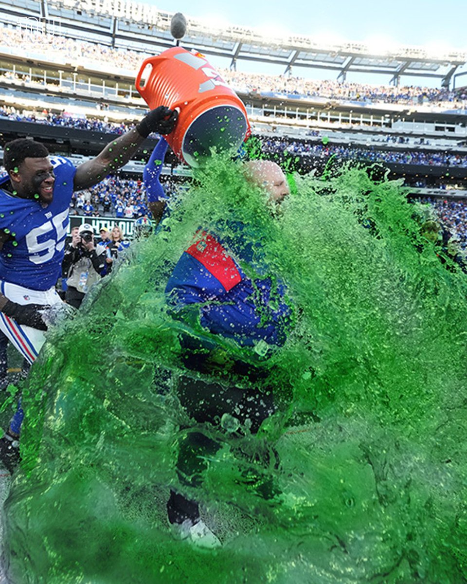 Giants's tweet photo. Happy St. Patrick's Day! ☘️ https://t.co/EpGBeRofZU